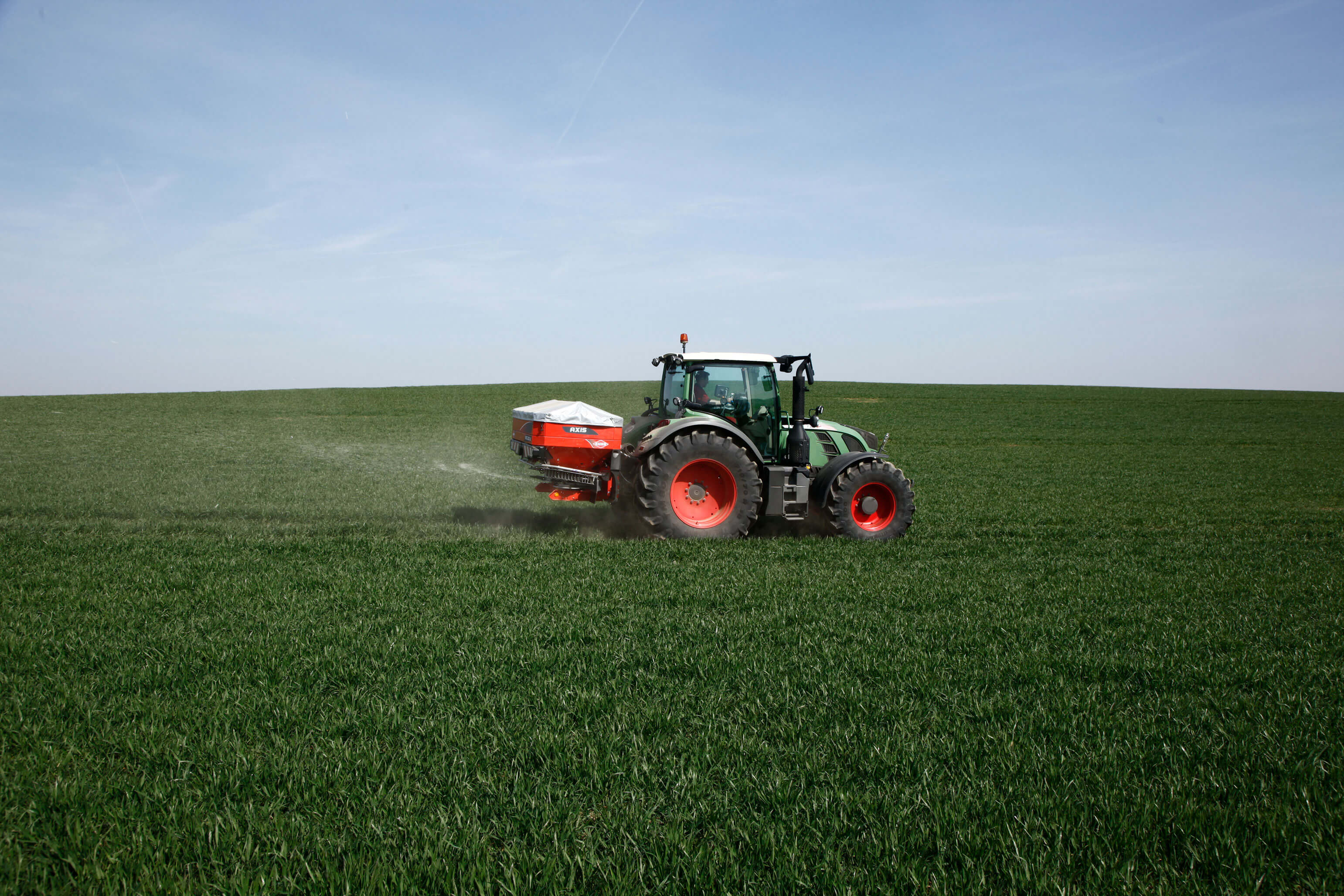 KUHN Axis® 20.2 W Precision Fertilizer Spreader KUHN