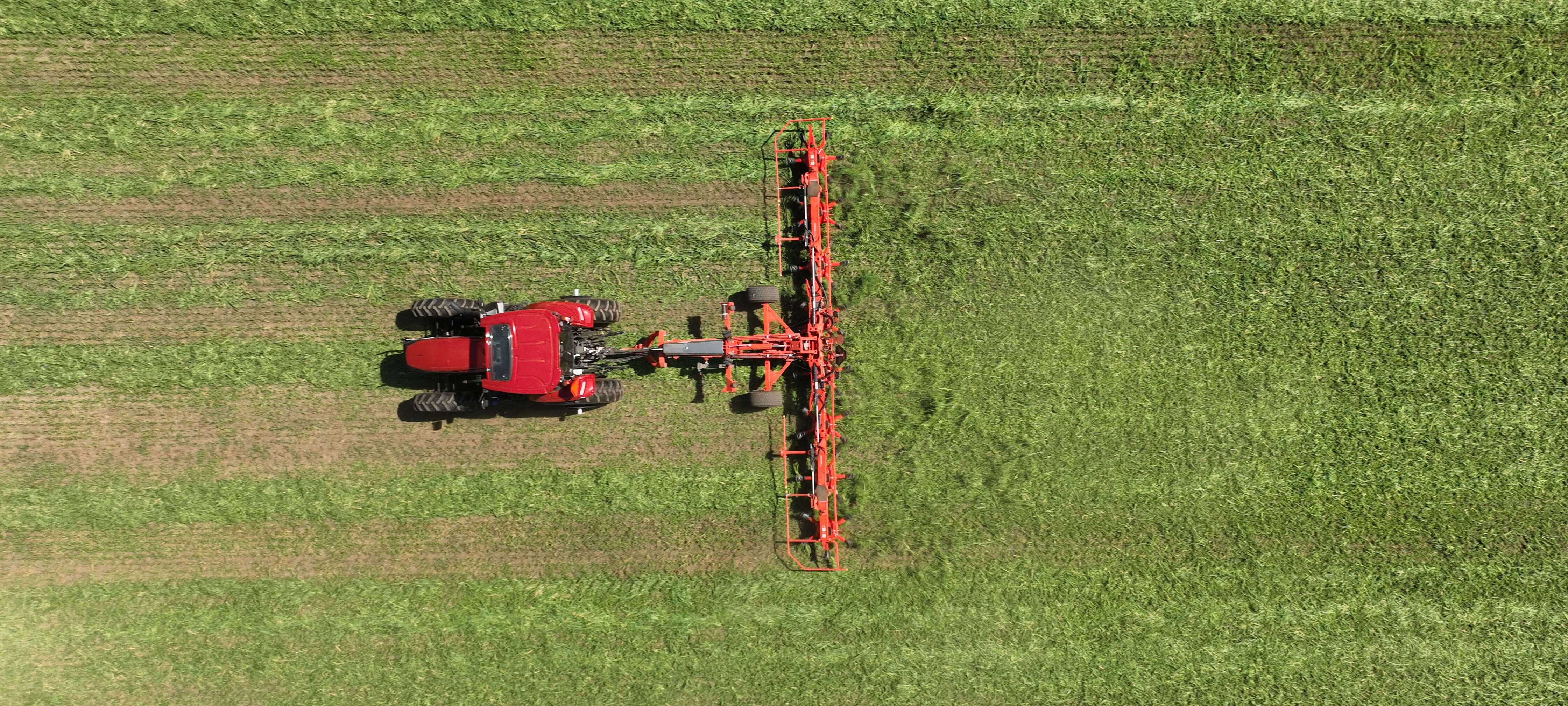 KUHN GF 1003 T Series Trailed Tedders | KUHN