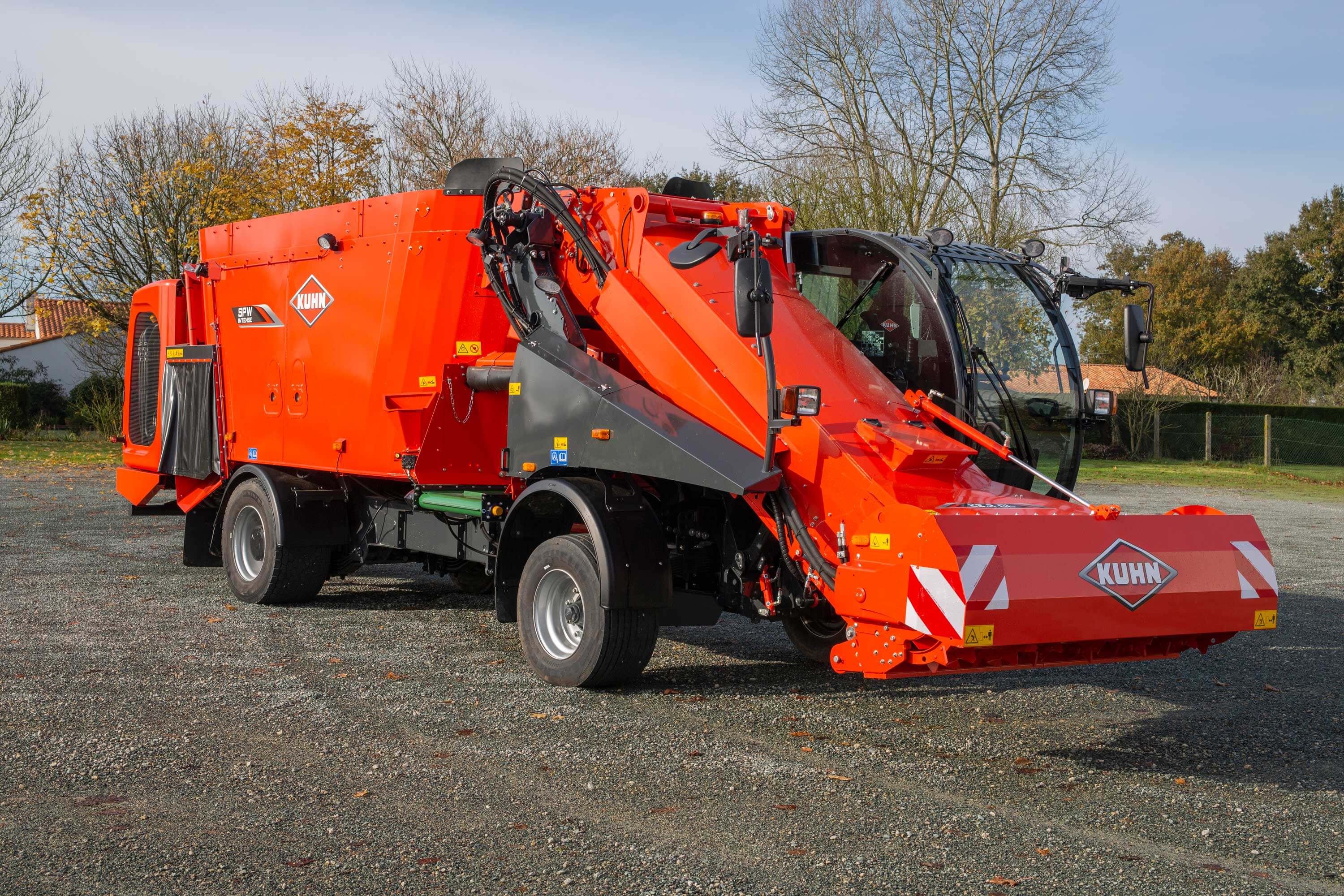 KUHN SPW SelfPropelled TMR Mixers KUHN