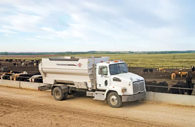 KUHN Knight BTC 155 horizontal auger mixer