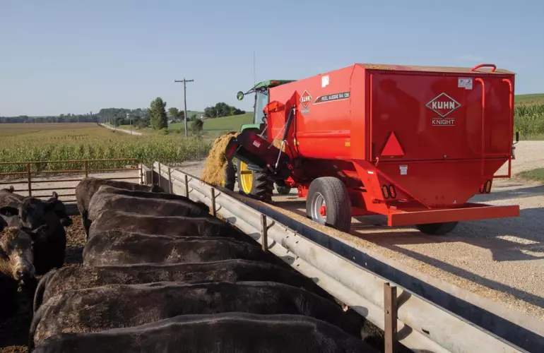 KUHN Knight RA reel mixer