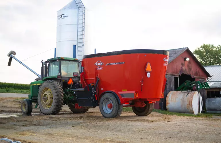 KUHN Knight VT 244 TMR mixer
