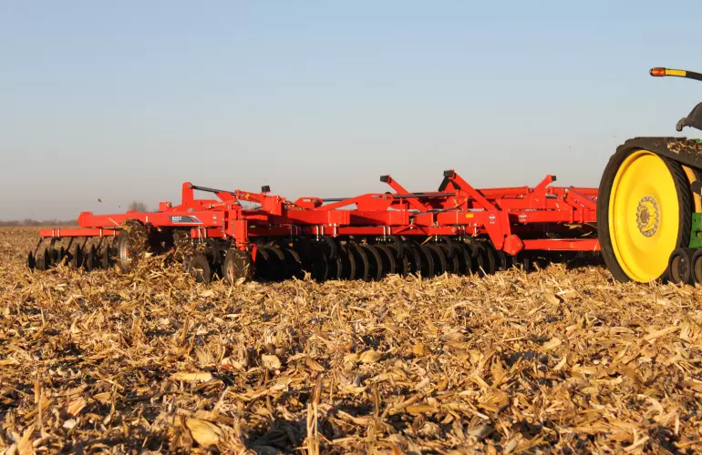 8220 Tandem Disc Harrow