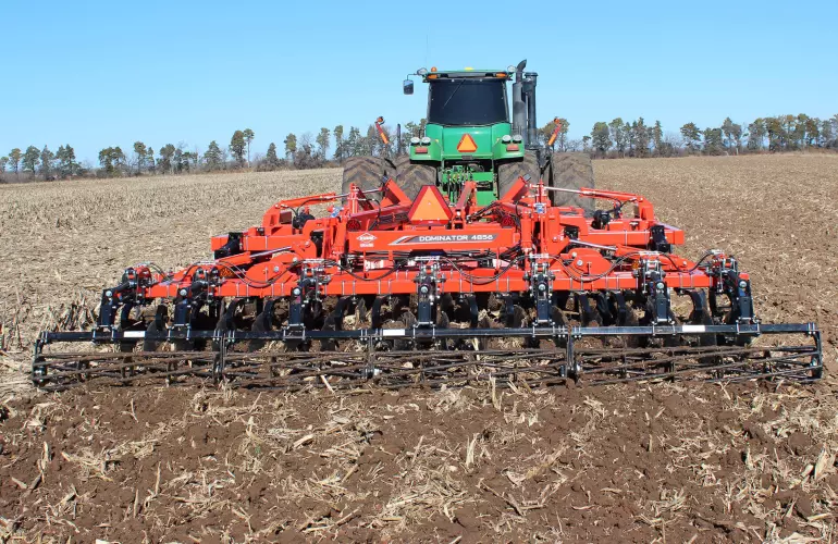 Dominator4856_Action03.JPG