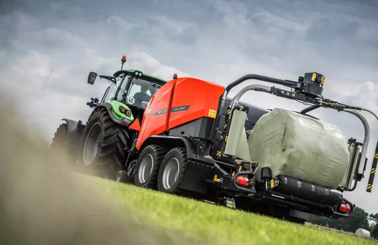 FBP 3135 Kombinacja prasa - owijarka ISOBUS w działaniu