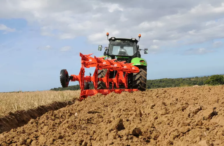 Master 103 Series plow at work