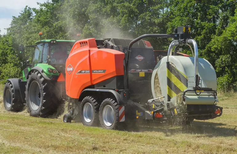 KUHN VBP 3260 baler-wrapper combination at work