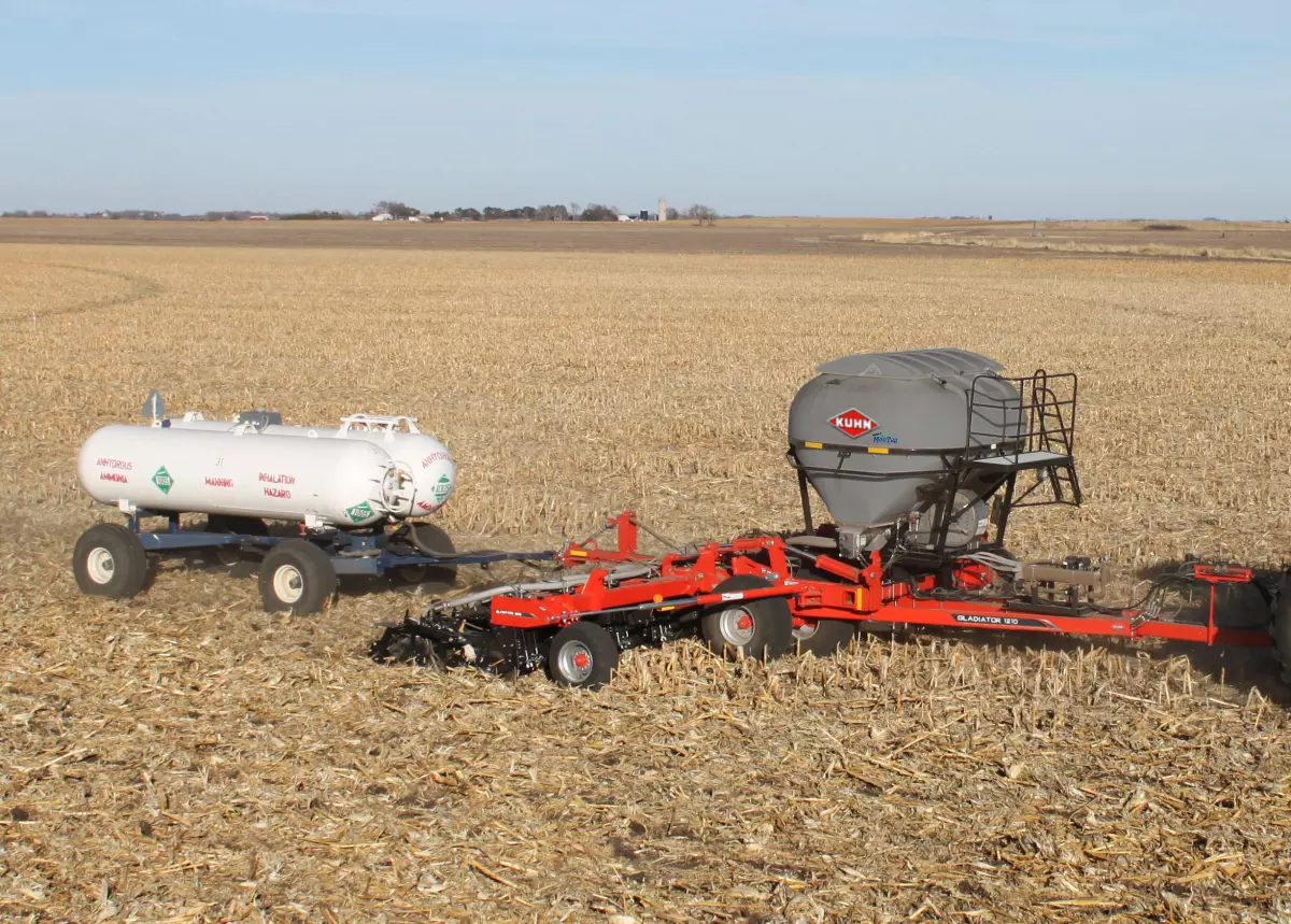 KUHN Krause Gladiator® 1210 Strip-Tillage System | KUHN