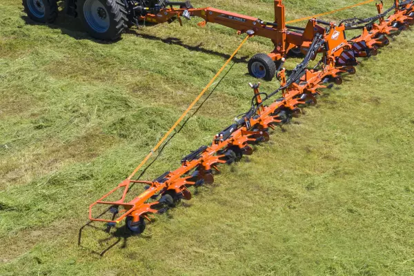 KUHN GF 1003 T Series Trailed Tedders | KUHN