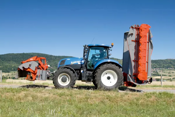 GMD8830_100300D_Action_01.jpg