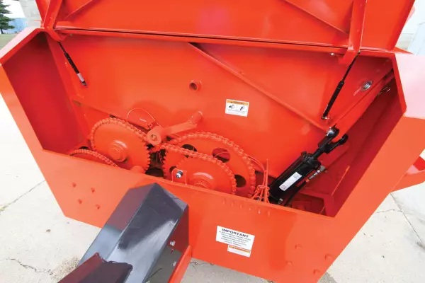 A view of the front drive on an SL 114.